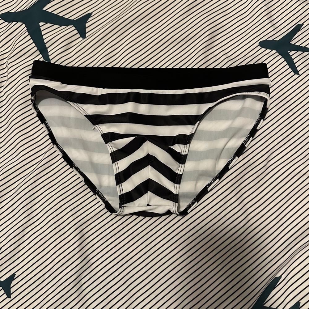 Men’s swim brief. USA MEDIUM